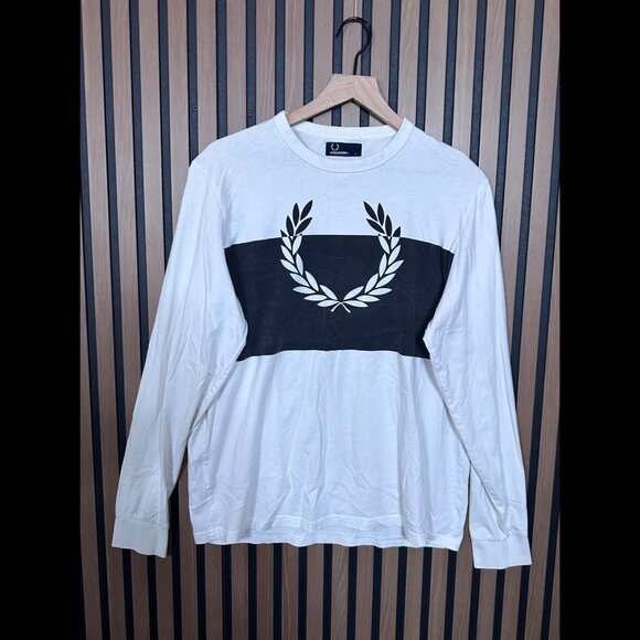 Fred Perry Shirt Large Mens Wite Long Sleeve Crewneck Crown Logo Graphic Tee - Picture 1 of 10